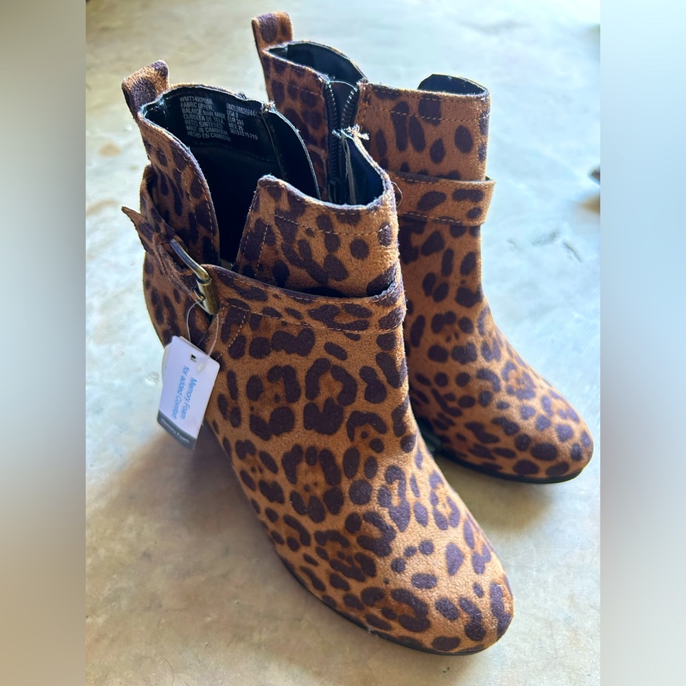 NWT Cheetah Print Ankle Boots (Size 8)